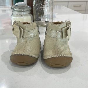 Stride rite size 3.5 soft motion shoes